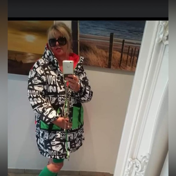 New NWT Winter zippered jacket with hood and embellished woman face size L - Picture 12 of 15